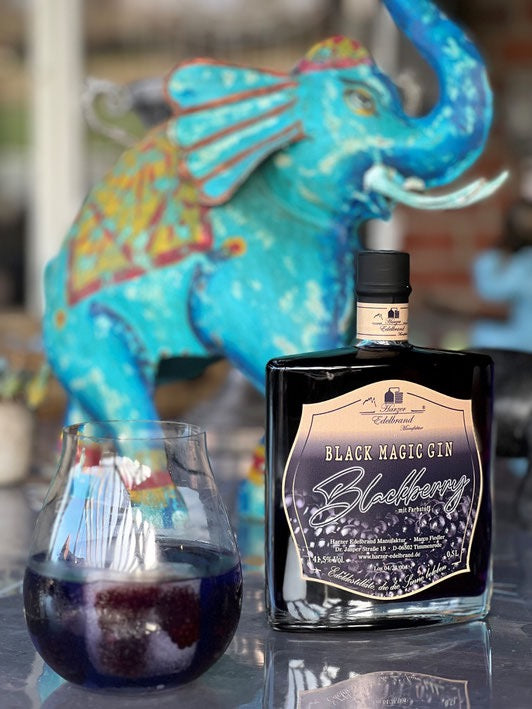 Black Magic GIN Blackberry aus der Harzer Edelbrand Manufaktur